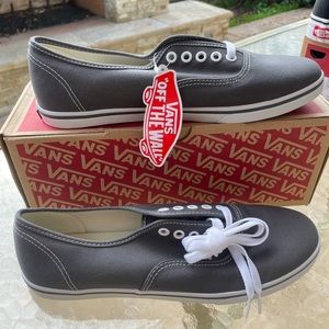 NWT Vans Authentic lo pro